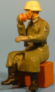 Gefreiter Apfel essend (f�r Fahrzeuge)
