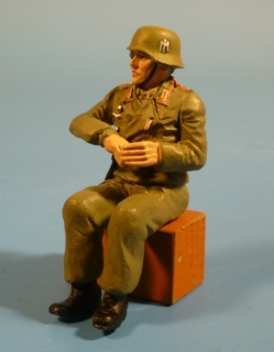 Sturmgesch�tz Soldat sitzend