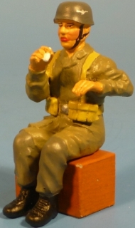 Fallschirmj�ger sitzend rauchend (f�r Fahrzeuge)