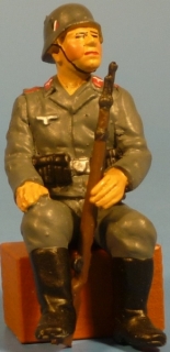 Artillerist sitzend mit Karabiner 98k (f�r Fahrzeuge)