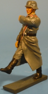 Fahnentr�ger im Mantel im Stechschritt (alle Luftwaffen Fahnen sind lieferbar)