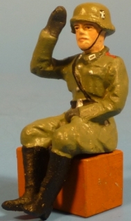 Offizier mit Stahlhelm sitzend (fr Fahrzeuge)