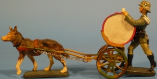 Paukerhund mit Pauker und Paukerkarren