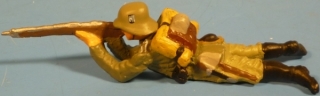 Soldat liegend schieend