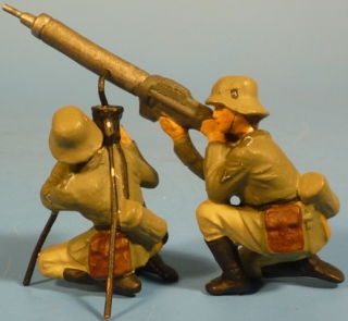 LMG-Flugabwehrgruppe knieend