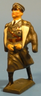 Generalfeldmarschall gehend, Mantel umgehngt