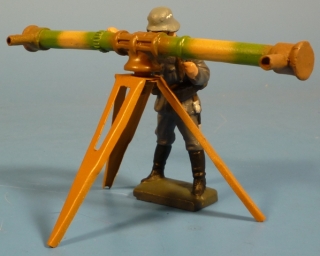 Soldat mit gro�em Entfernugsmesser