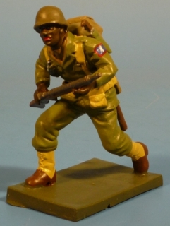 GI strmend mit M1 Garand
