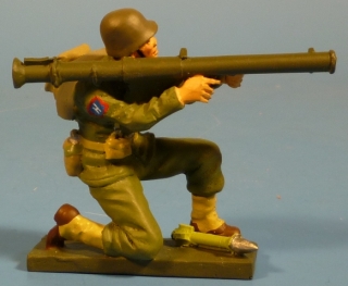 GI mit Bazooka