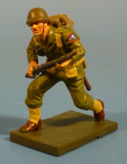 GI strmend mit M1 Garand