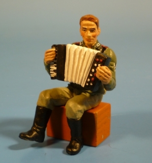 Soldat Ziehharmonika spielend