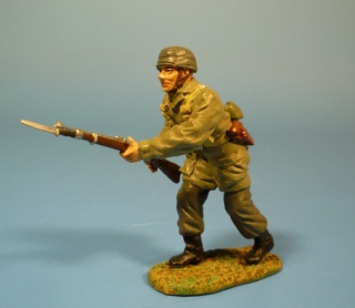 Fallschirmj�ger vorgehend mit Gewehr