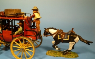 Bandit auf Postkutsche aufspringend, mit Pferd