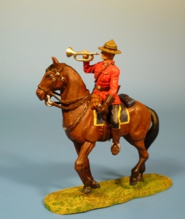 Mounty zu Pferd mit Trompete