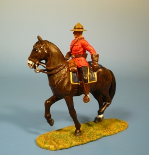 Mounty zu Pferd Z�gel rechts haltend