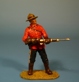 Mounty mit Gewehr aus der Hfte schieend