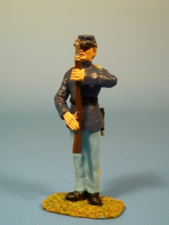 Unions Soldat Gewehr pr�sentierend 