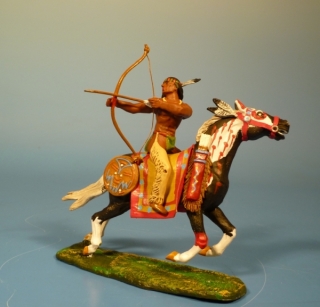 Indianer zu Pferd mit Pfeil und Bogen nahc rechts hinten schie�end