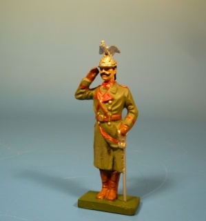 Kaiser Wilhelm stehend im Mantel grend