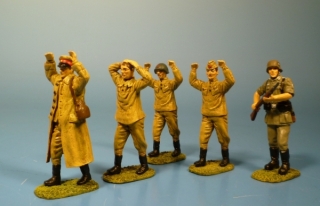 Sowjetische Kriegsgefangende mit deutschem Wachsoldaten