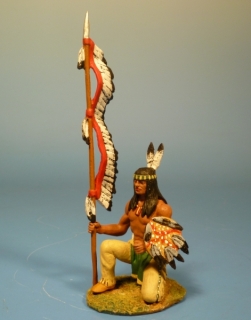 Indianer kniend mit Federlanze