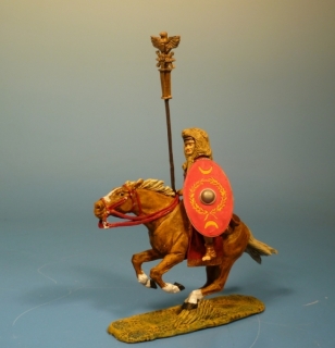 R�mischer Standartentr�ger zu Pferd im Angriff