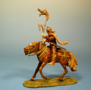 Wikinger zu Pferd mit Standarte und Axt