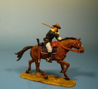 7US Kavallerist zu Pferd mit S�bel zuschlagend