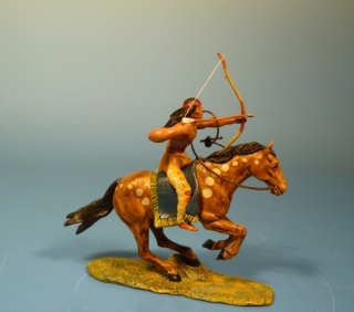 Indianer zu Pferd mit Pfeil und Bogen