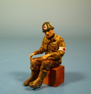 US Sanit�ter sitzend