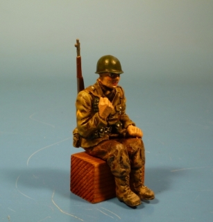 US GI sitzend mit M1 Garand