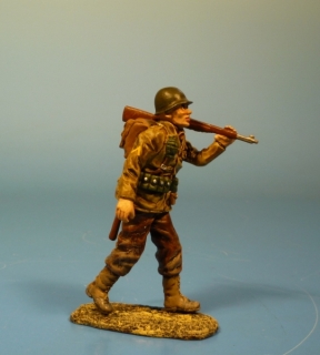 US GI mit M1 Garand vorgehend