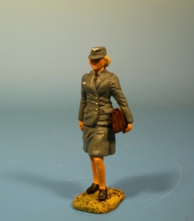 Luftwaffen Blitzmdchen stehend mit Aktentasche