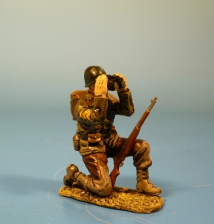 US Seargent mit Fernglas und M1 Garand