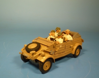 VW K�belwagen Typ 82 mit Heeres Nachrichtenhelferinnen