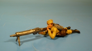 Rote Armee Soldat liegend mit MG schieend