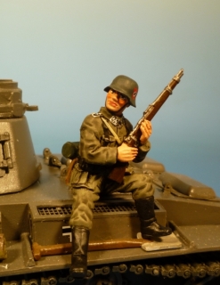 Waffen SS Soldat mit Karabiner 98k 
