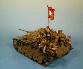 Panzer III Ausf�hrung L mit 5 cm KWK L/60 mit aufgesessener Infanterie im Angriff