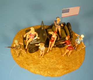 US Pin Up Girls mit Willys Jeep