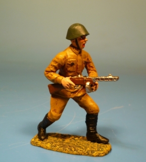 Rote Armee Soldat st�rmend mit PPSh-41