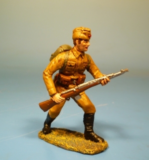 Rote Armee Soldat st�rmend mit Tokarew SWT-40