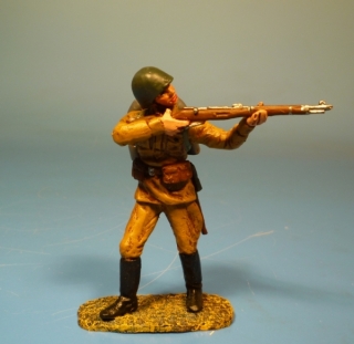 Rote Armee Soldat schie�end mit Mosin Nagant