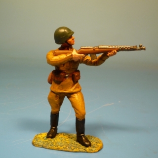 Rote Armee Soldat schieend mit Tokarew SWT-40