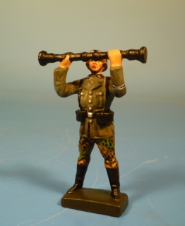 Waffen SS Soldat mit Entfernungsmesser