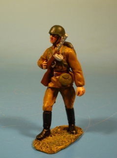 Rote Armee Soldat vorgehend