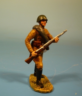 Rote Armee Soldat vorgehend