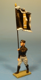Italienischer Faschist Schwarzhemd mit Fahne