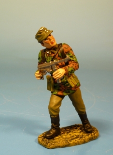 Waffen-SS Soldat mit MP 40