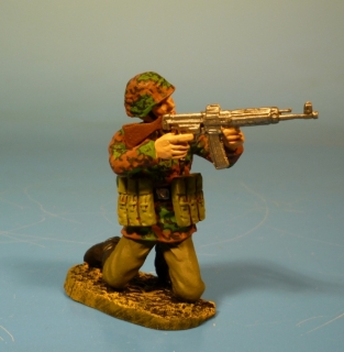 Waffen-SS Soldat mit Sturmgewehr 44