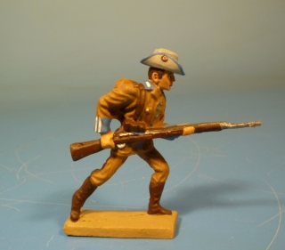 Deutsche Schutztruppe Soldat im Angriff